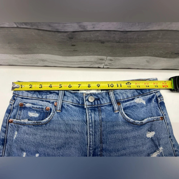 Abercrombie & Fitch The Mom Short High Rise Denim Size 29/8 (W30) Distressed - Picture 3 of 8